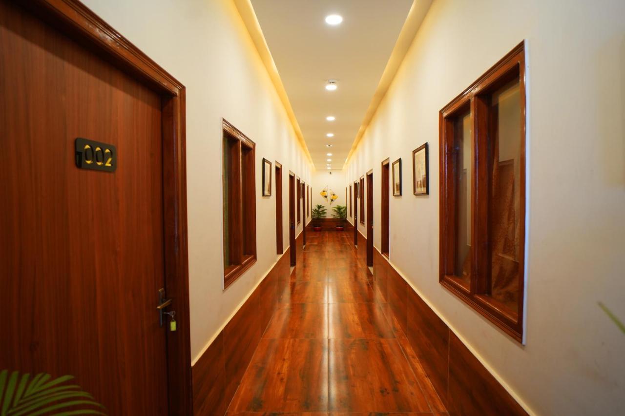 Apoorva Guest House Ayodhya Exterior foto